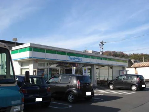 ファミリーマート 福井花堂店まで2400m