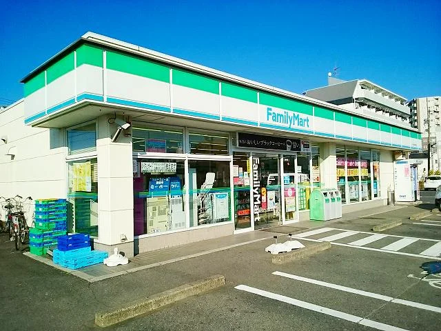 ファミリーマート今伊勢駅前店まで550m