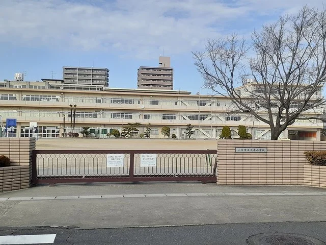 一宮市立　三条小学校まで1000m