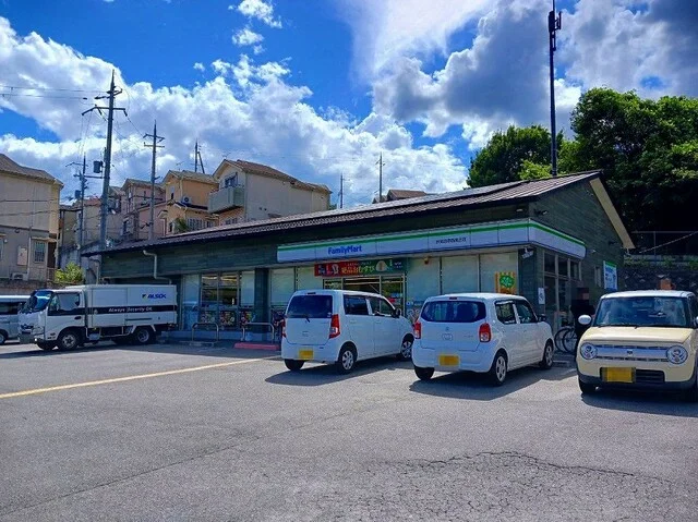 ファミリーマート 日野西風呂店まで180m