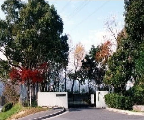 戸坂中学校まで2100m