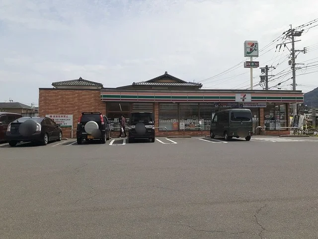 セブンイレブン諫早多良見町店まで1106m