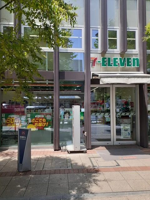 セブンイレブンまで217m