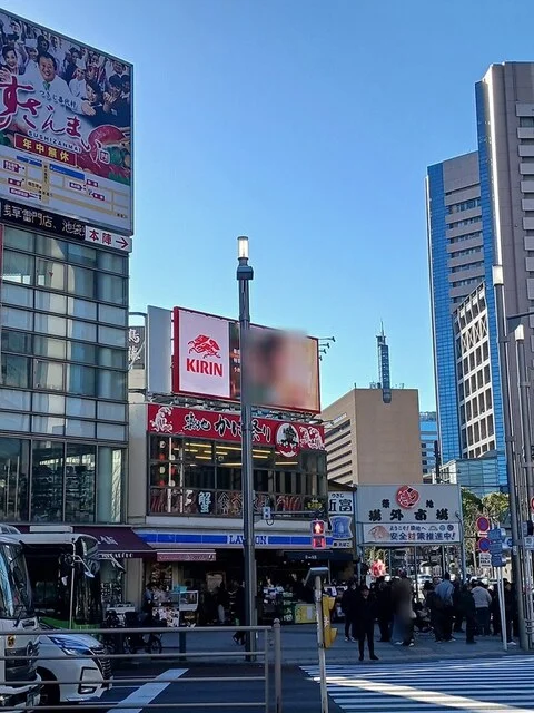 築地場外市場まで661m