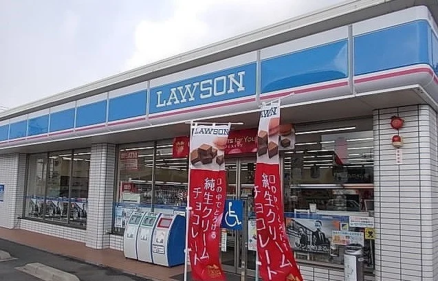 ローソン境港外江店まで210m