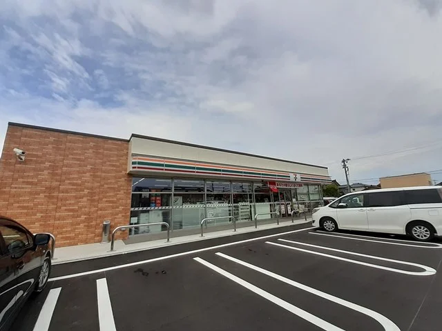 セブンイレブン燕大武新田店まで94m
