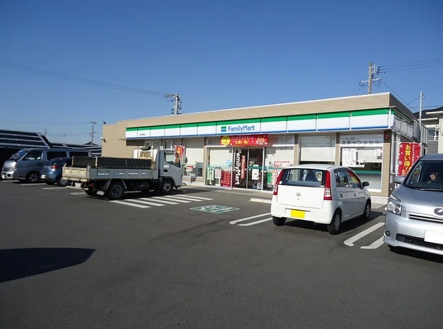 ファミリーマート 一色町前野店まで1500m