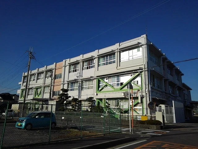 岩出市立山崎小学校様まで900m