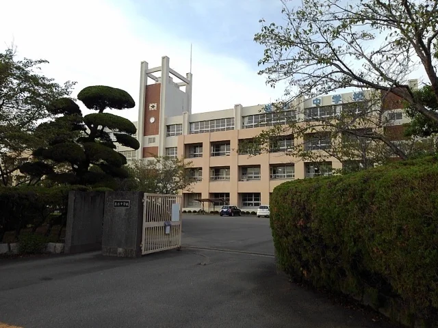 岩出市立岩出中学校様まで800m