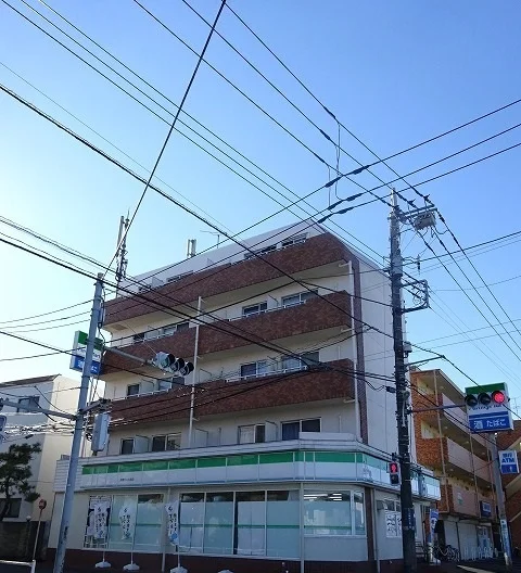 ファミリーマートまで450m