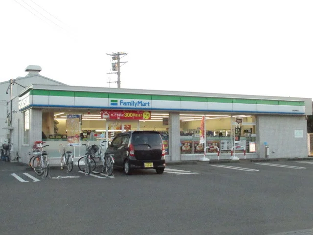 ファミリーマート　岸町店まで710m