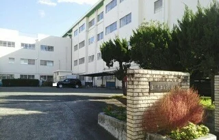金屋小学校まで690m