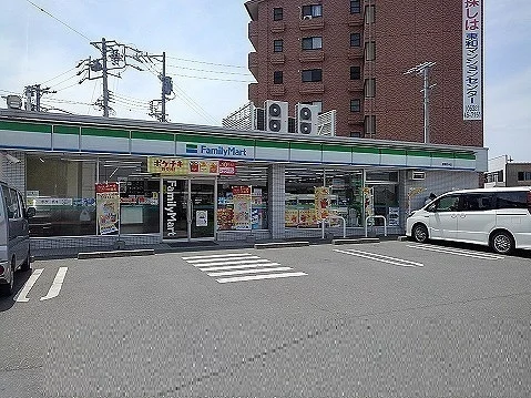 ファミリーマートまで300m