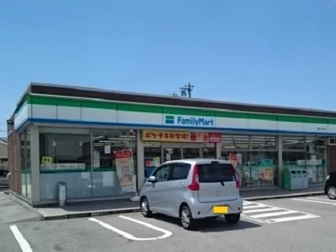 ファミリーマート富山上赤江店まで30m