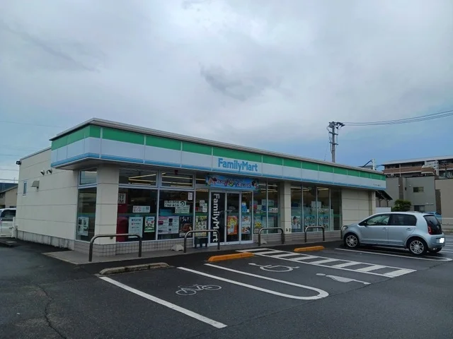 ファミリーマートさんまで35m