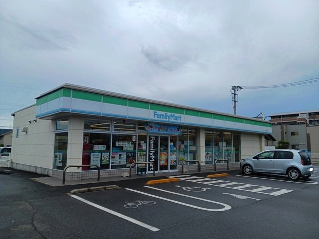 ファミリーマートさんまで35m