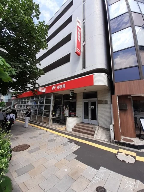 外苑前郵便局まで438m