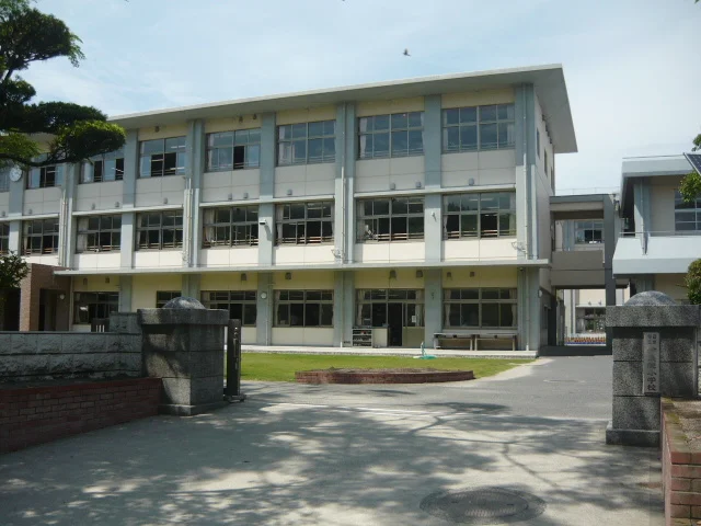 伊集院小学校まで750m