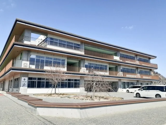 石巻市立渡波中学校まで1200m