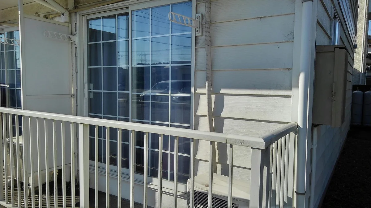 窓側に建物の隣接なし