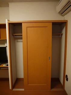 衣類がたくさん掛けられます