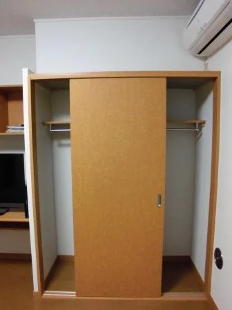 衣類がたくさん掛けられます