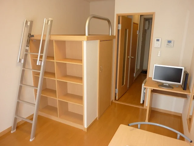 家具家電付でベッドの下は大容量の収納です