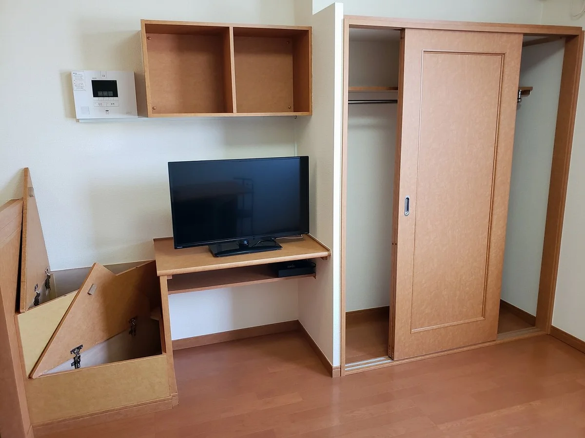 衣類がたくさん掛けられる２面クローゼット