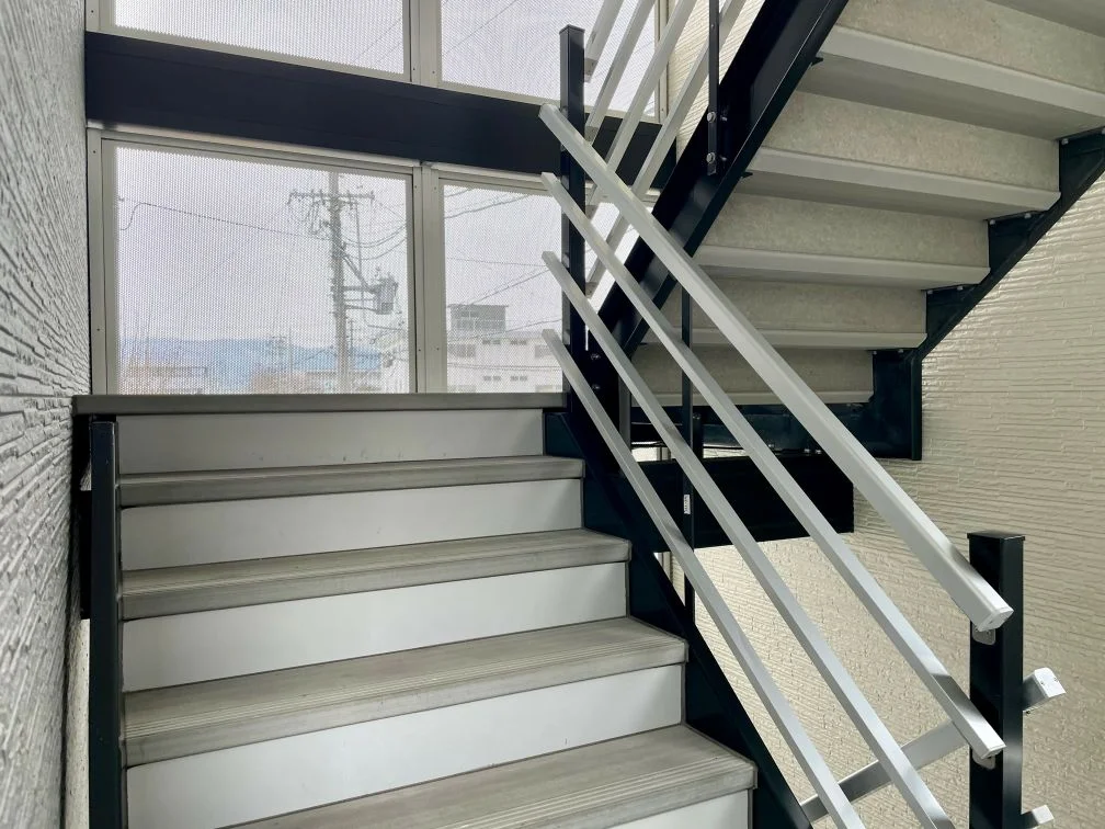 階段下からのアングルです