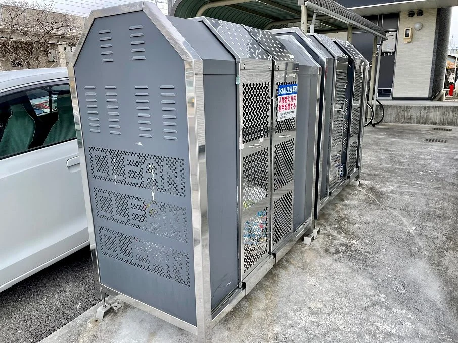 敷地内にゴミ庫が設置されておりゴミ捨てに便利です