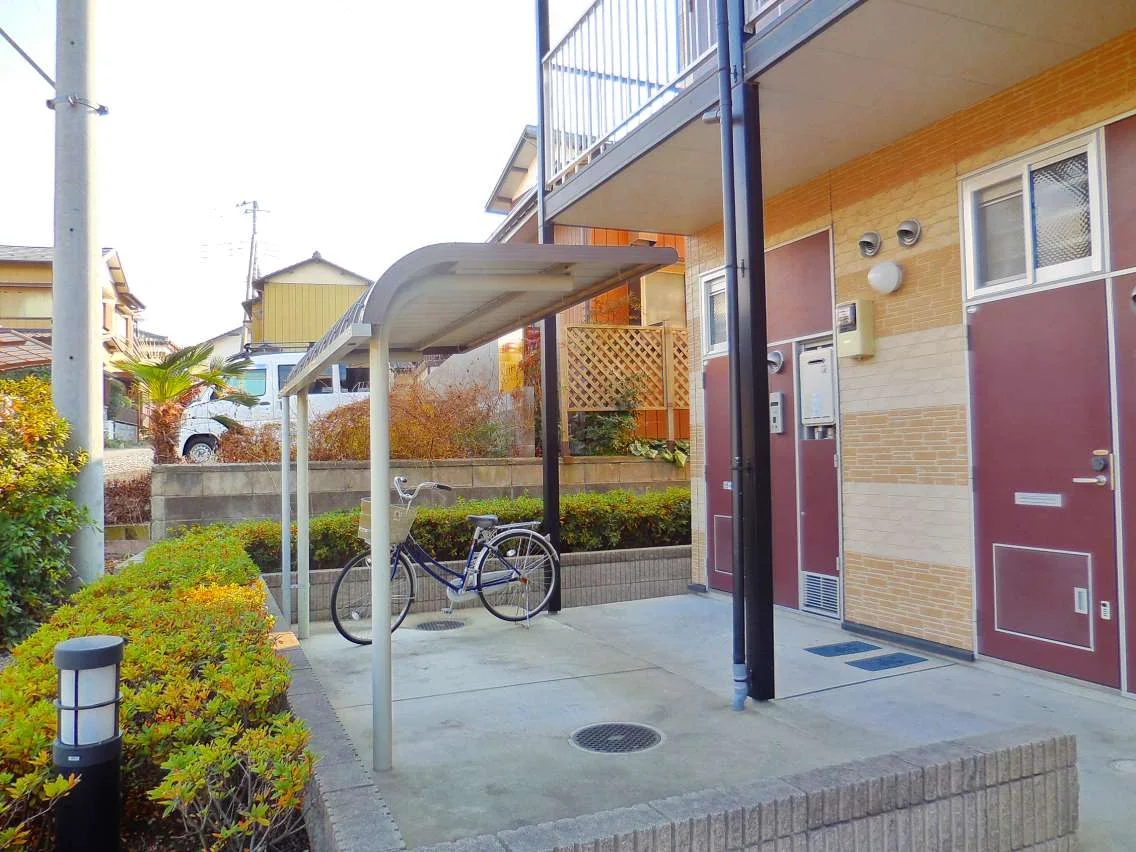 屋根付なので雨の日でも安心な駐輪場です。