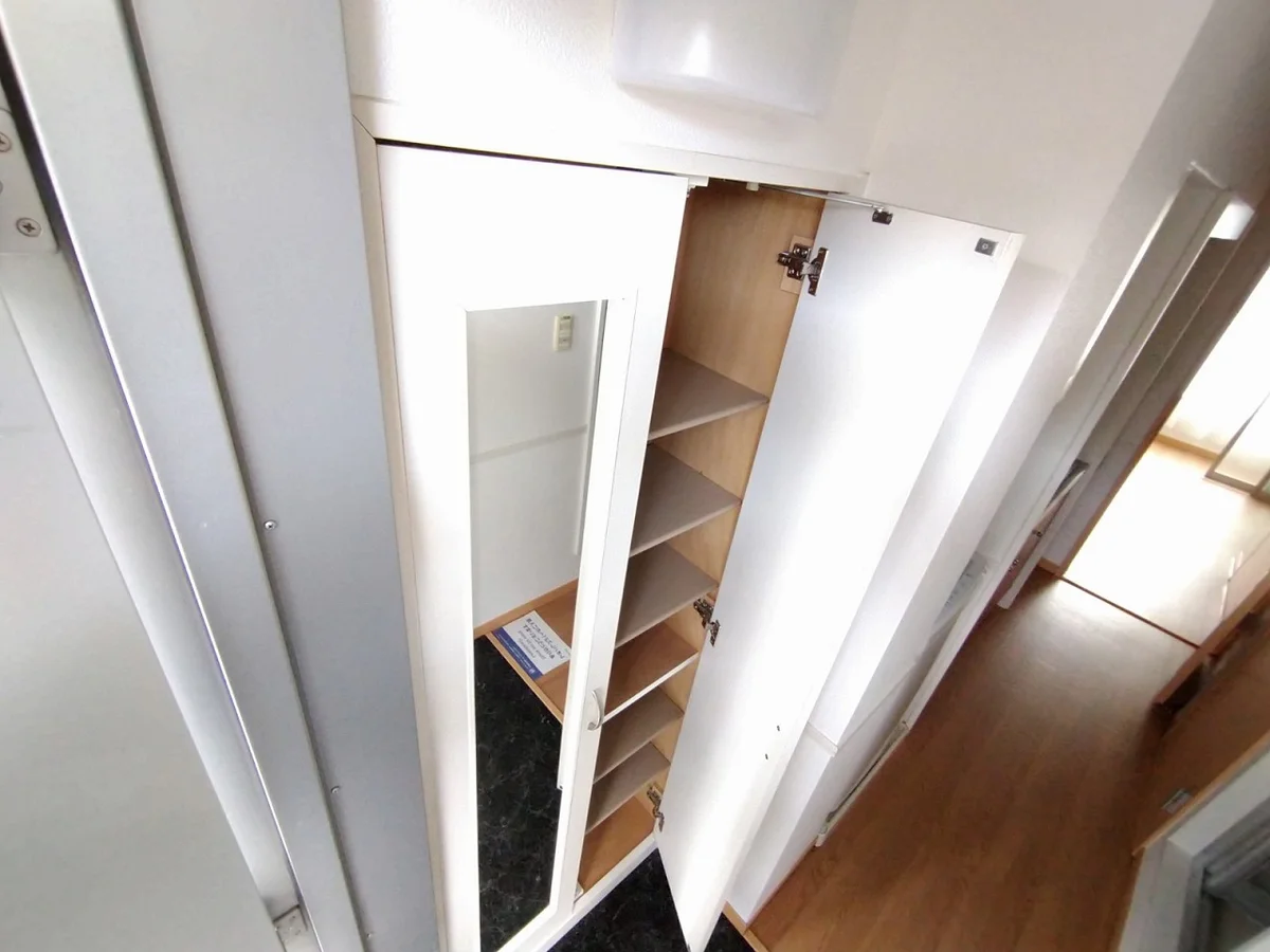 シューズボックス　姿見付き♪