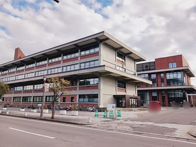 弘前市役所まで1518m