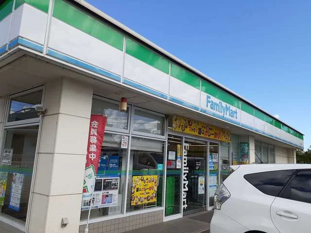 ファミリーマートまで90m