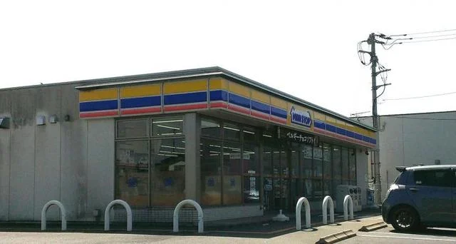 ミニストップ茨城町小鶴店まで1100m