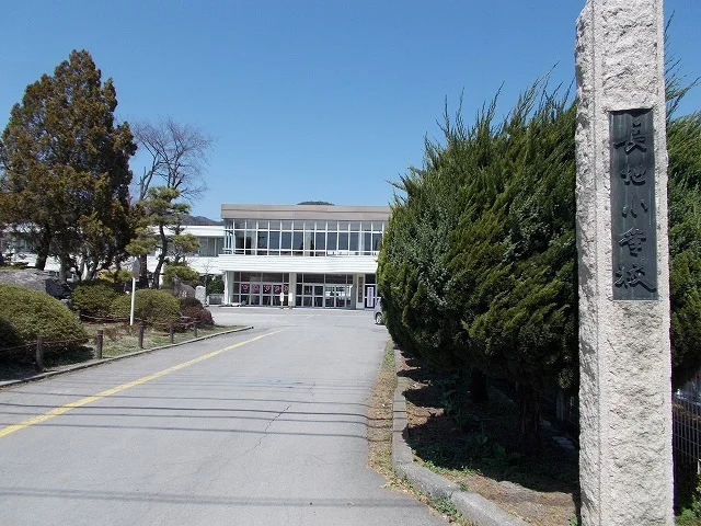 長地小学校まで1200m