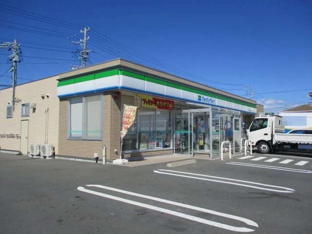 ファミリーマートまで210m