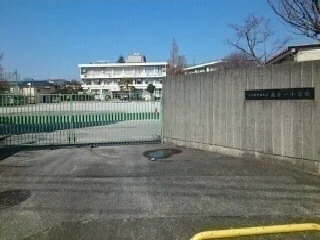 南第一小学校まで85m
