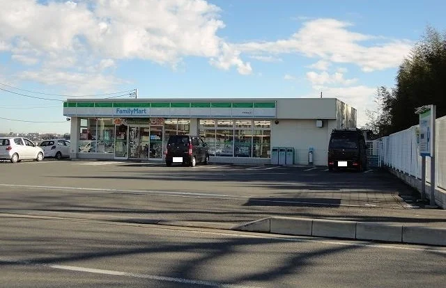 ファミリーマートまで550m