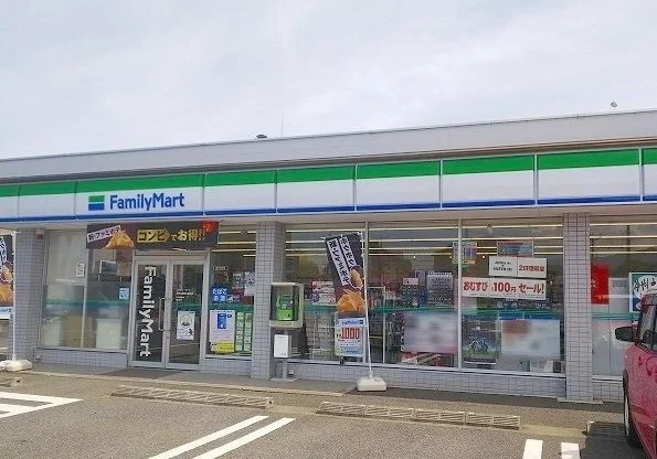 ファミリーマートまで600m