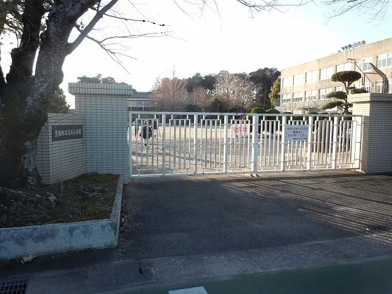 玉川小学校まで1800m