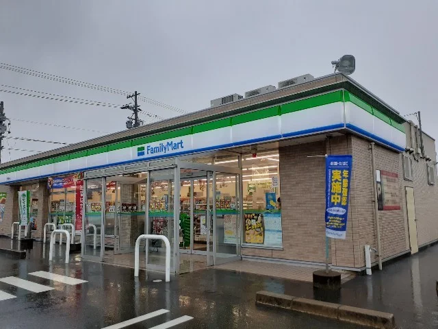ファミリーマート磐田西貝塚南店まで1100m