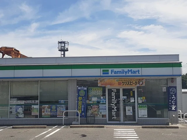 ファミリーマートまで78m