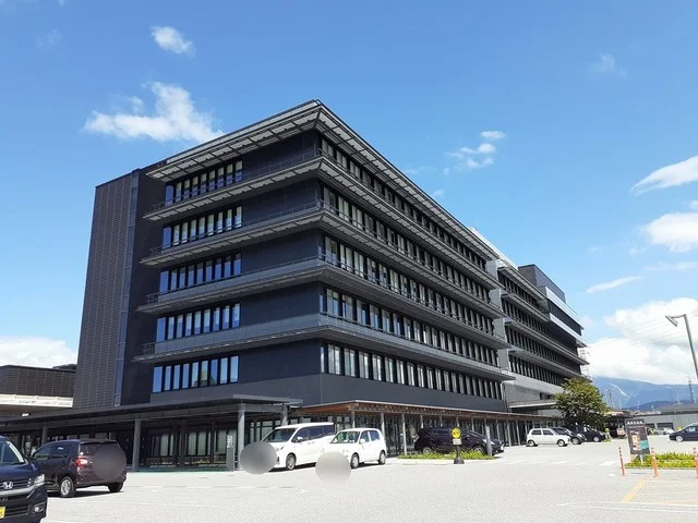 長浜市役所まで1017m