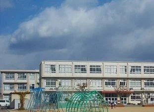 津田小学校まで300m