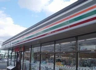 セブンイレブンまで880m