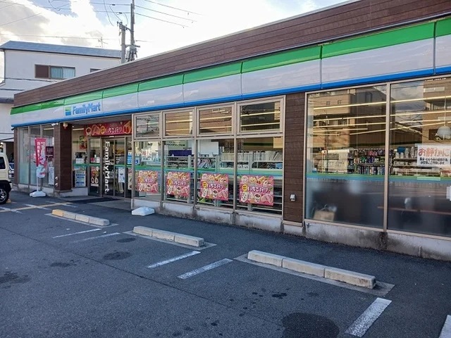 ファミリーマート様まで240m