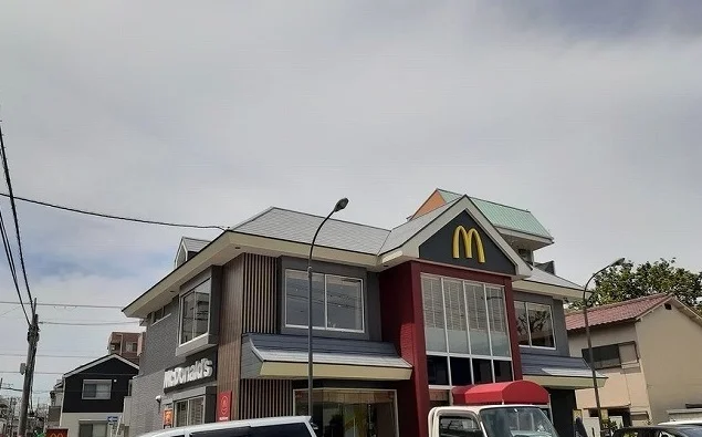 マクドナルド様まで140m