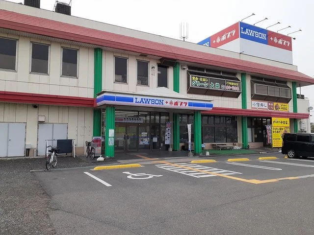 ローソン由良駅前店まで665m