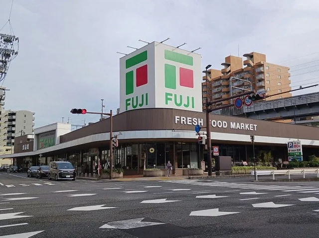 スーパー　フジまで500m